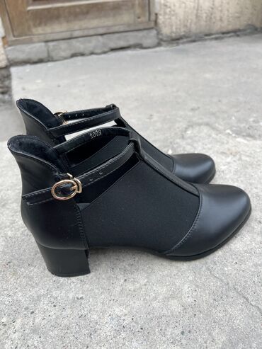 женская обувь 35 размера: Туфли 39, цвет - Черный