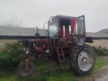 yan şüşə: Traktor MTZ-80/tipli, kabinalı Xüsusiyyətlər: - Dizel mühərrik, ön — 4