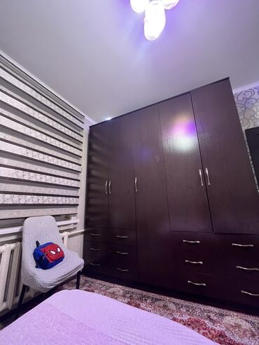 гостевой дом балыкчы: Прадаётся квартира - Просторная спальня с двуспальной кроватью