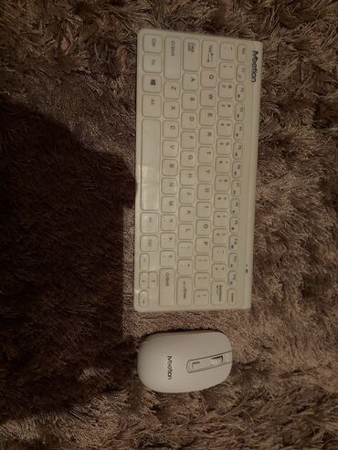 Noutbuklar üçün adapterlər: Simsiz Mouse və klaviyatura satılır yenidir. istifadə olunmayıb yep