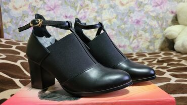 обувь женская классика: Туфли 36, цвет - Черный