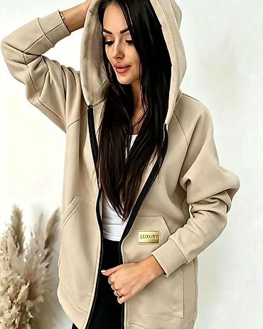 Dukserice: Duks jaknica: 2.999 dinara
S M L XL — 9