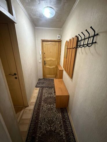 купить квартиру в бишкеке 6 микрорайон: 3 комнаты, 58 м², 104 серия, 2 этаж, Косметический ремонт