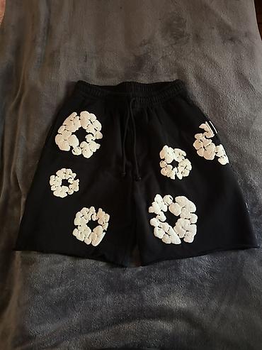 cins şortik kişi: Denim Tears şort
M razmer — 1