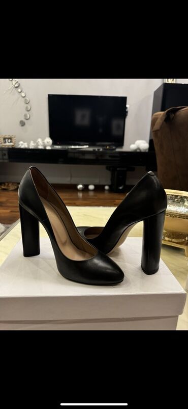 Botinka və botilyonlar: Qadın ayaqqabıları – müxtəlif modellər 1) Qara zərif bottilər 37 -da lalafo.az — 12 Botinka və botilyonlar: Qadın ayaqqabıları – müxtəlif modellər 1) Qara zərif bottilər 37 — 12