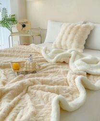 Ostalo: Krznena cebad 
150×200 
3200 din 
200×230 
3700 din — 3