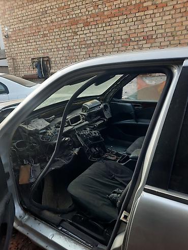 Другие детали кузова: Разбор Mercedes-Benz E-Class W210 (седан, дорестайлинг, серебристый — 4