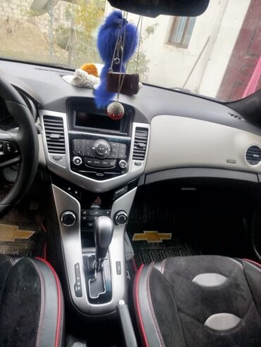 Chevrolet: Chevrolet Cruze: 1.8 l | Sedan — 4