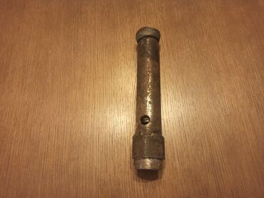 Ostalo: Dve špingle - navojna vretena. Detaljnije u pojedinačnim oglasima — 10