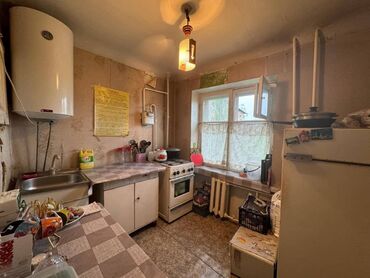 дешевые квартиры в оше: 2 комнаты, 42 м², Хрущевка, 3 этаж, Старый ремонт