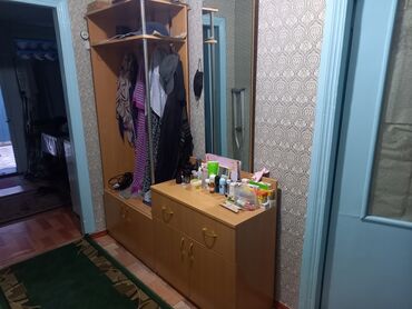 современный письменный стол для школьника: Шкаф-прихожая, Б/у, С зеркалом