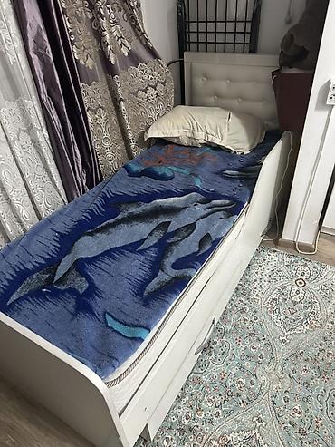 bunk bed: Односпальная кровать с подголовьем и выдвижными ящиками для хранения — 1
