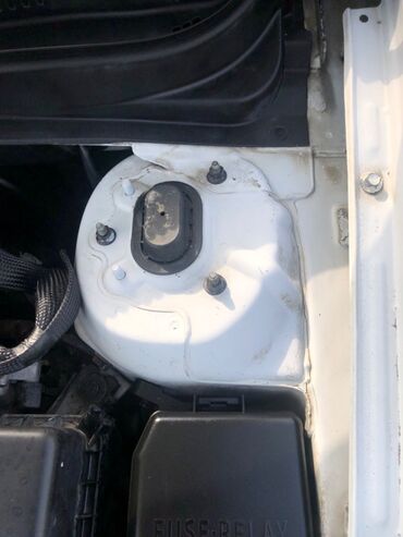 Hyundai: Hyundai Accent: 1.4 l | 2010 il Sedan — 8