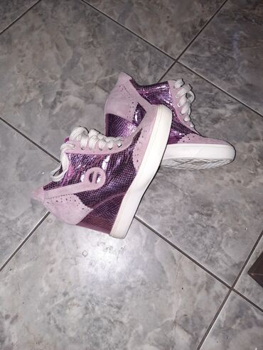 Women's Sneakers and athletic shoes: 38 — 7