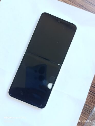 Digər mobil telefonlar: Qatlanan ağıllı telefon – kompakt “flip” dizayn - Korpus: metal — 12