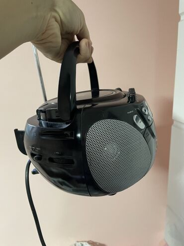Zvučnici i stereo sistemi: Radio radi antena ne moze skroz da se izvuce ali odlicno radi radio — 2