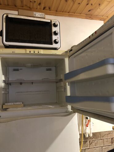 Автоэлектроника: Б/у 2 двери Indesit Холодильник Продажа, цвет - Белый, Встраиваемый