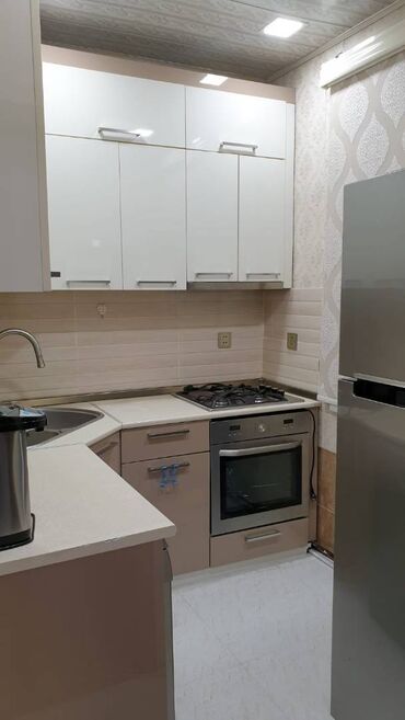 Uzunmüddətli kirayə mənzillər: 9 mkr,Göz xəstəxanası ilə üzbəüz,5 mərtəbənin,4-cü mərtəbəsində.2 — 4