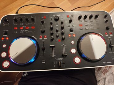 Музыкальные инструменты: Pioneer ddj Ergo satılır. üstündə çanta nauşnik, səs kabelləri və 2