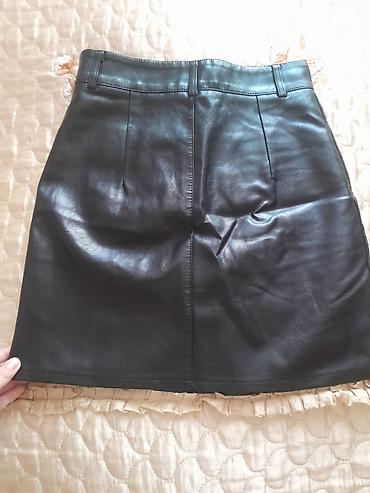 gen: Qara eko‑dəri mini yubka-şort - Model: ön hissədə iki böyük qapaqlı — 2