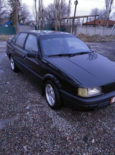 продаю бмв: Volkswagen Passat: 1992 г., 2 л, Механика, Бензин, Седан