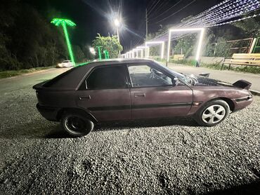 Mazda: Mazda 323: 1993 г., 1.6 л, Механика, Бензин, Седан