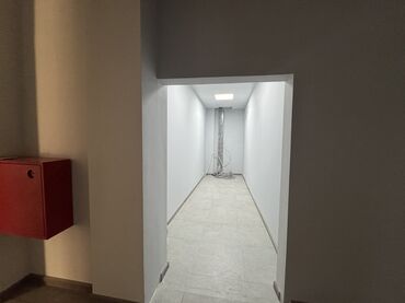 Помещения свободного назначения: Сдается в аренду пом-е 193 м2 Центральные коммуникации 2 санузла 2 — 10