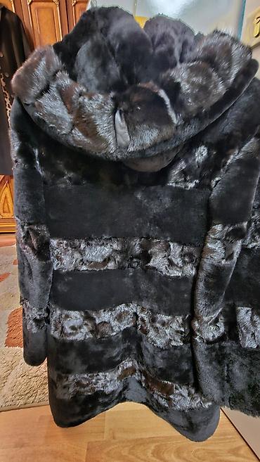 Üst geyimi: Qara rəngdə qadın kürk palto, təmiz norka - Model: kapüşonlu, düyməli — 2