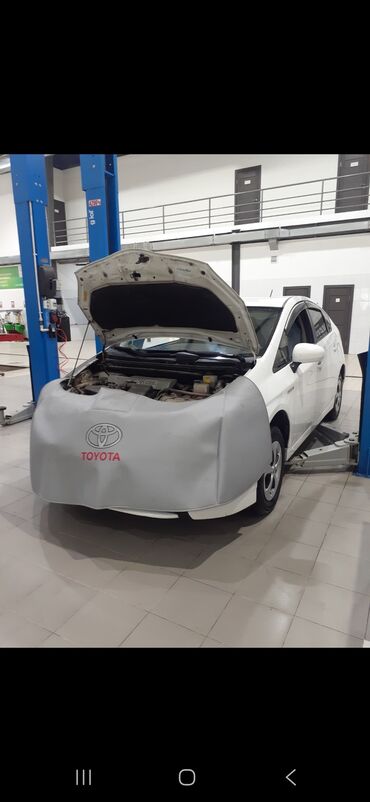 срочно в связи с переездом: Toyota Prius: 2012 г., 1.8 л, Автомат, Гибрид, Седан
