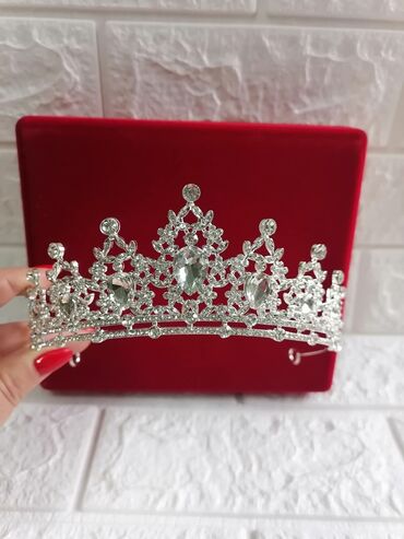 Aksesoari za kosu: Svečane srebrne tijare sa kristalima - Elegantan dizajn sa bogato — 10