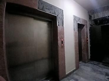 Uzunmüddətli kirayə mənzillər: Geniş və zövqlə dizayn olunmuş mənzil interyeri. - Böyük qonaq otağı — 9