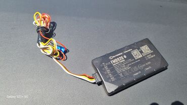 GPS naviqatorlar: Teltonika FMB920 GPS izləmə cihazı. Bu kompakt cihaz nəqliyyat