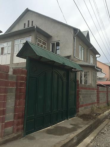 Продажа коттеджей и домов: Продаётся двухэтажный частный дом с ограждённым двором и — 1