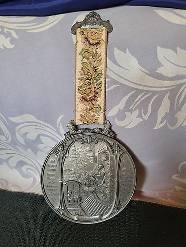 paviljoni forma ideale: Zidna plaketa Zinn,kalaj Carl Spitzweg iz 70ih.godina. Nemacka — 5