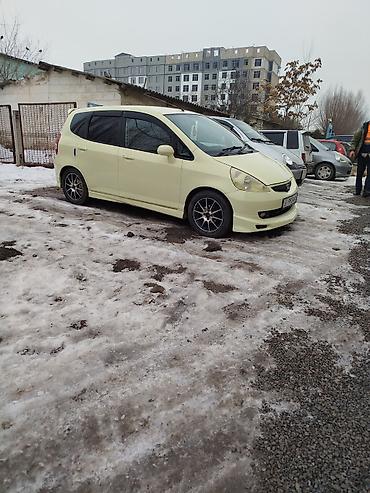 Honda: Honda Fit: 2003 г., 1.3 л, Вариатор, Бензин, Хэтчбэк at lalafo.kg — 3 Honda: Honda Fit: 2003 г., 1.3 л, Вариатор, Бензин, Хэтчбэк — 3