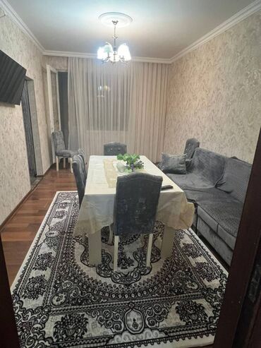 Uzunmüddətli kirayə mənzillər: 7 mkr,244 nömrəli məktəbin yanında,5 mərtəbənin,3-cü mərtəbəsində,2 — 2