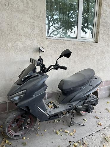 yamaha crypton: Скутер Kawasaki в чёрном цвете. Городская модель с автоматической — 2
