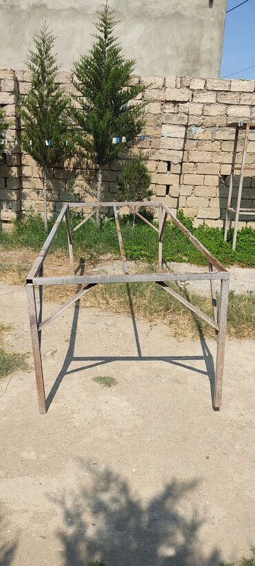 Bağ və bostan üçün digər məhsullar: Eni1.20metr.uzunlugu3 metr.saglam çürüksüz dəmirdi