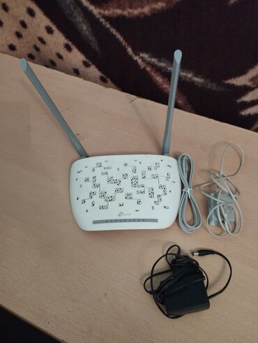 azercell wifi modem: Təzə modemdir . qoşa antenalı.Yeni çəkilmiş xəttə qoşulduğumuz üçün