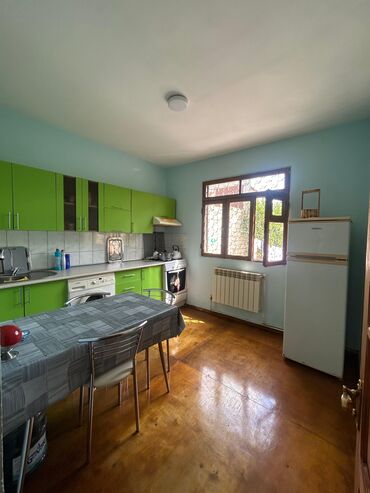 Uzunmüddətli kirayə mənzillər: Kirayə verilən mənzil – 3 otaq Plan və xüsusiyyətlər: - Geniş — 11