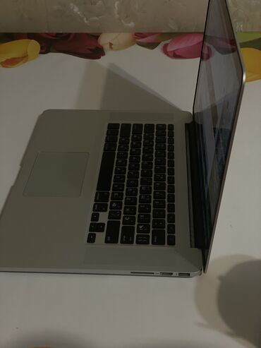 батарея macbook: Ноутбук, Apple, 8 ГБ ОЭТ, Intel Core i7, 15.4 ", Колдонулган, Татаал эмес тапшырмалар үчүн, эс тутум SSD