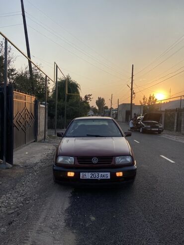киа сентр: Volkswagen Vento: 1994 г., 1.8 л, Механика, Бензин, Седан