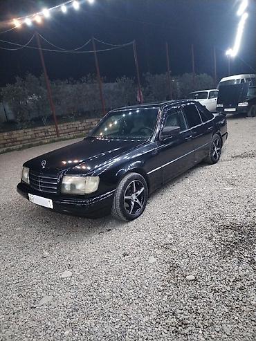 bmw f10 lip: Mercedes-Benz W124 sedan, qara rəng - Kuzov: sedan, qara, üzərində — 4