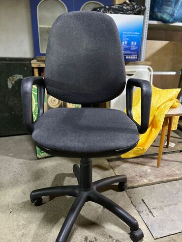 аренда кресла в салоне: Кресло стул с регулируемой высотой,крутящийся