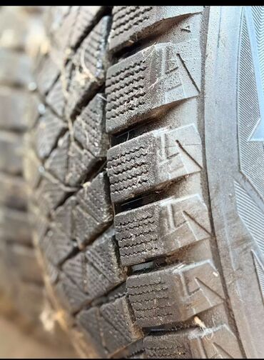 Шины: Шины 285 / 50 / R 20, Зима, Комплект, Легковые, Япония, Bridgestone