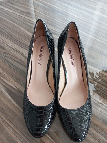 бежевые лаковые туфли: Туфли Maria Moro, 39, цвет - Черный