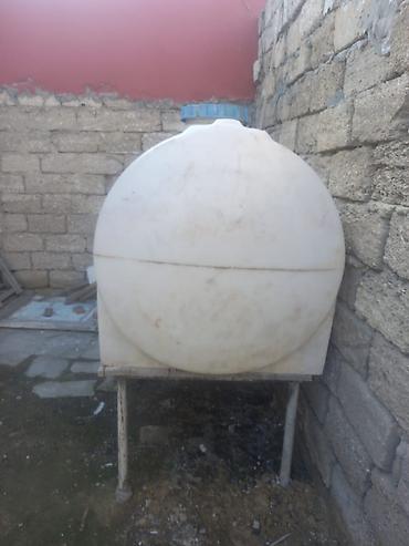 Baklar və çənlər: Plastik su çəni və metal dayaqlı stend - Material: qalın divarlı — 1