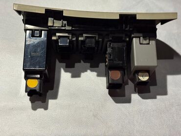 robotlaşdırılmış sürət qutusu: Avtomobil üçün ön panel idarəetmə bloku - Rəng: bej (teksturalı