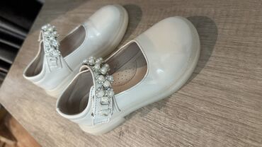 туфли женские белые: Туфли детские качество отличное. Б/у Размер 26/180