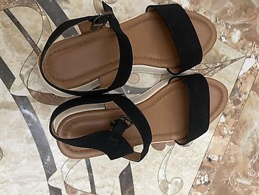 Basanoşka və səndəllər: Qadın sandaleti 38 - Model: İki qayışlı açıq burunlu sandal - Rəng — 2